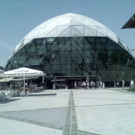 Cosyspacious Last Century Style Downtown Apartment *