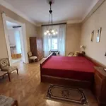 Apartament Cosyspacious Last Century Style Downtown *
