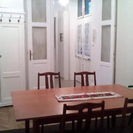 Cosyspacious Last Century Style Downtown Budapest