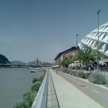 Cosyspacious Last Century Style Downtown Budapest