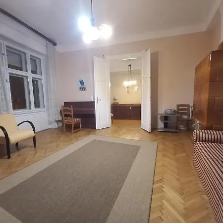 Cosyspacious Last Century Style Downtown Budapest