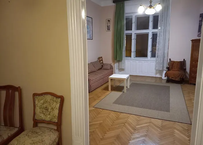 Apartman Cosyspacious Last Century Style Downtown