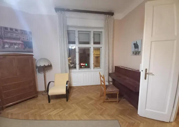 Apartman Cosyspacious Last Century Style Downtown