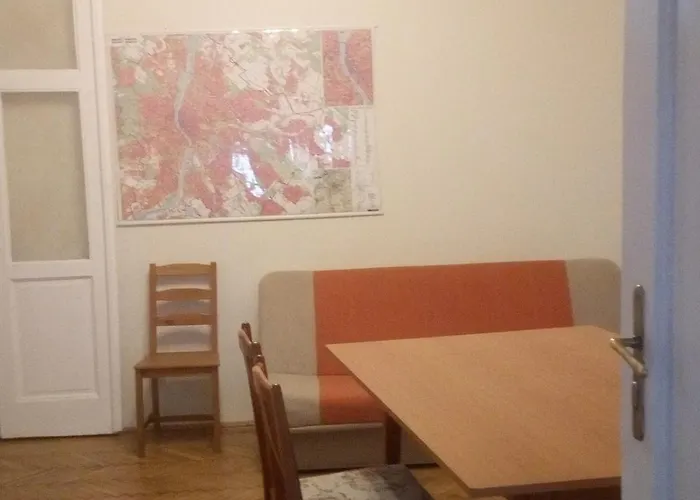 Apartman Cosyspacious Last Century Style Downtown